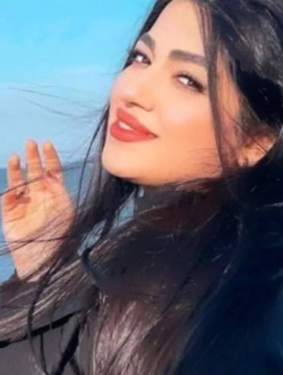 سالگرد کشته‌شدن #مائده_جوانفر است، ‏پرستاری که سعی می‌کرد در خیابان به معترضان مجروح رسیدگی پزشکی کند، با ضربات باتون ماموران کشته&nbsp;شد