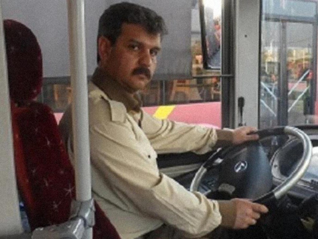 مسئولان زندان اوین برای دومین بار مانع از اعزام رضا شهابی به بیمارستان بدلیل مخالفت این فعال کارگری با پوشیدن لباس زندان شدند