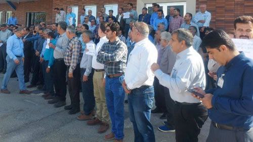 تداوم اعتراض کارکنان رسمی شاغل در شرکت بهرهبرداری نفت و گاز آغاجاری