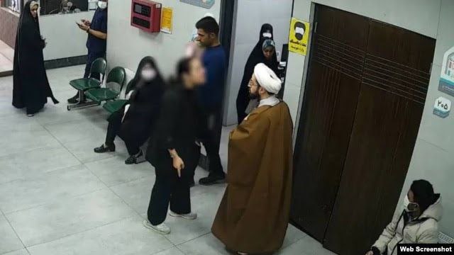 درگیری &raquo; مادر قمی&raquo; و آخوند مزاحم بر سر حجاب؛ شکست جمهوری اسلامی در&nbsp;زادگاهش