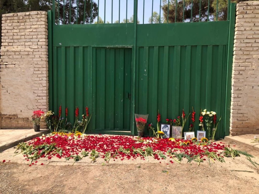 درهای خاوران همچنان به روی خانواده های دادخواه بسته است! اعدام ها و سرکوب ها همچنان گسترش می یابد