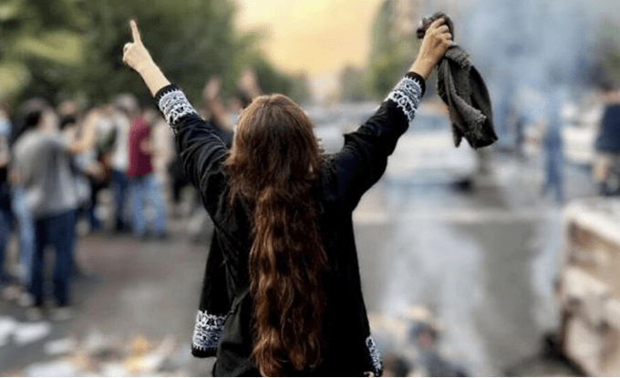 مقاومت زنان و ناکامی سرکوبگران در آستانه دومین سالگرد خیزش مهسا / ژینا امینی