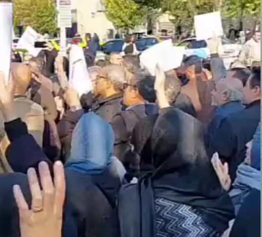 تجمع اعتراضی هزاران معلم بازنشسته در مقابل مجلس: گسترش دامنه جنبش مطالباتی مزد و حقوق&nbsp;بگیران