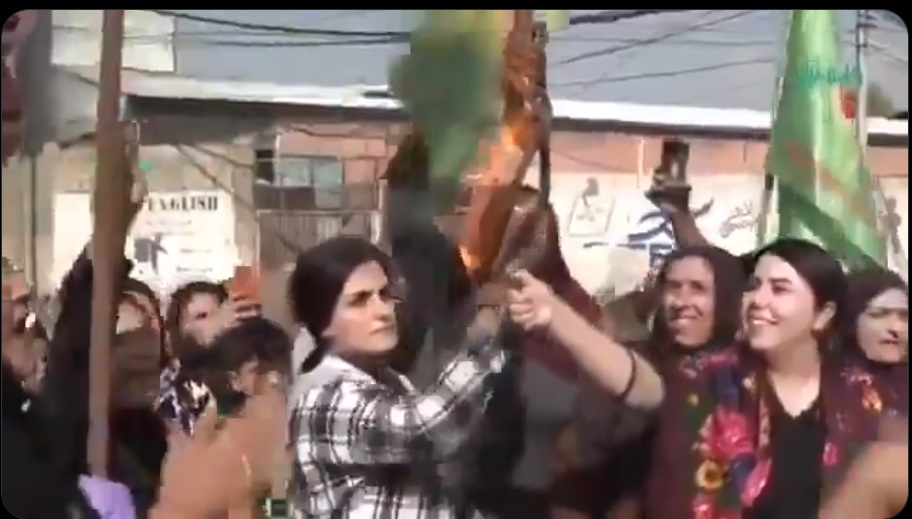 تصویری باشکوه از قدرت زنانی که زندگی را با آزادی می خواهند&nbsp;(ویدئو)