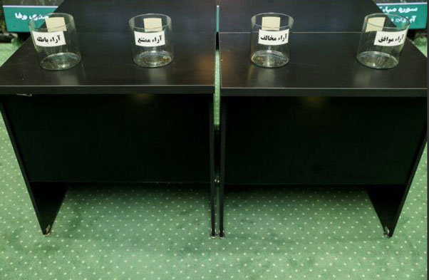 برکناری همتی از وزارت اقتصاد در مجلس؛ یکی مثل او در راه است