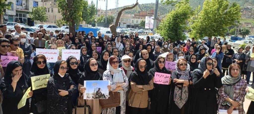 ما زنان در کنار رانندگان، نانوایان، کشاورزان و سایر زحمتکشان&nbsp;ایستاده‌ایم!