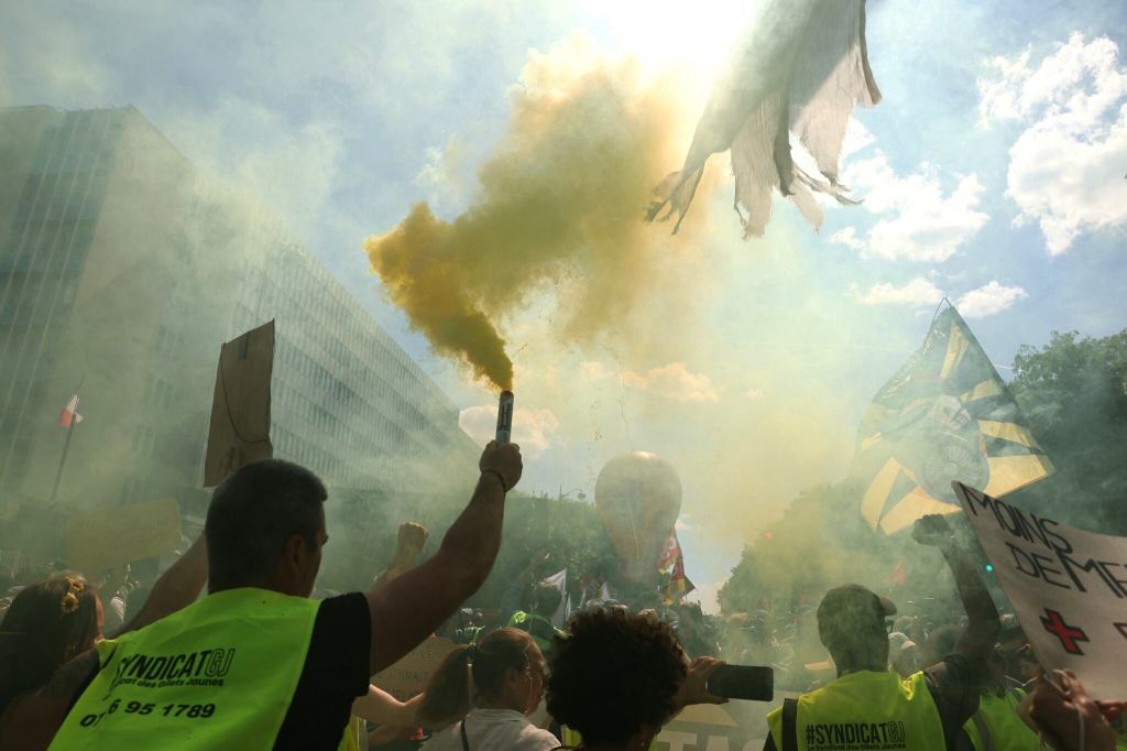 اعتراضات گسترده؛ پاسخ فرانسه به فراخوان جنبش بیایید همه چیز را&nbsp;ببندیم!