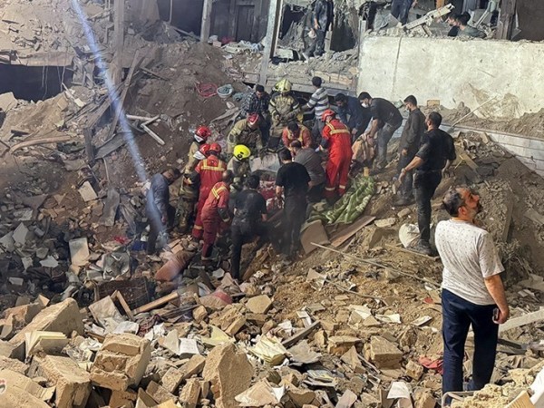 فشار دو لبه‌ی قیچی بر زیستِ مردم؛ میان تهاجم خارجی و استبداد&nbsp;داخلی