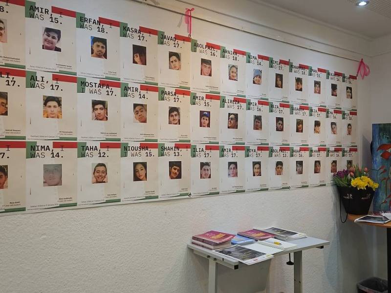 گزارش برگزاری نمایشگاه دادخواهی «نیمکت‌های خالی» در شهر هانوفر (عکس و&nbsp;فیلم)